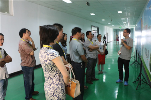 熱烈歡迎新鄉市商貿文化協會蒞臨青峰網絡科技有限公司參觀交流